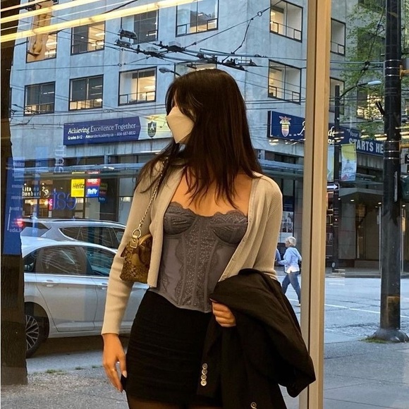 Bombshell 💣H&M satin bustier top😍 Size:xs •Fabric:Satin •Colour:black - Picture 7 of 7